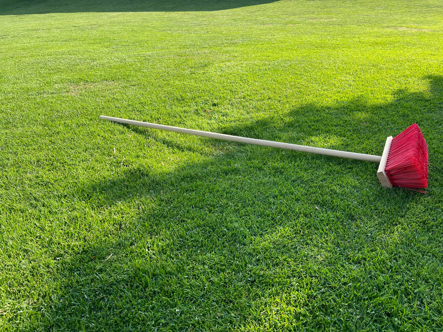 Unebenheiten im Rasen ausgleichen